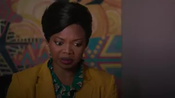 Blouse Alice + Olivia Juliette portée par Demetria Barnes (Susan Heyward) dans Delilah (S01E05)