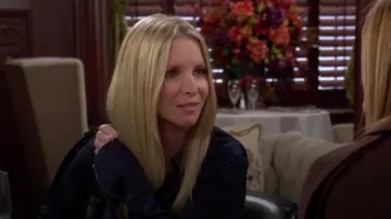 TWP Objeto de su afecto Blusa de seda usada por Christine Blair Williams (Lauralee Bell) como se ve en The Young and the Restless el 25 de marzo de 2024