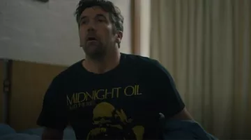 T-shirt noir portant sur Gordon (Patrick Brammall) comme on le voit dans Colin de Accounts (S01E01)