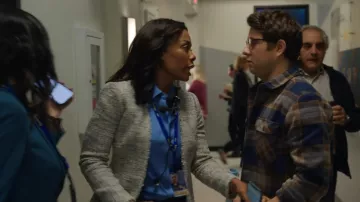 Theory Classic Fitted Shirt worn by Mia Jordan (Karen Pittman) as seen in The Morning Show (S02E01)