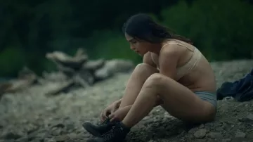 Skims Fits Everybody Scoop-neck Bralette In Nude worn by Liv Rivera (Melissa Barrera) as seen in Keep Breathing (S01E02)