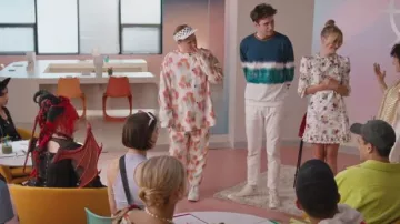 Chemise à manches courtes Kenzo à imprimé abstrait en Poopy portée par Elliott Goss (John Early) comme on le voit dans Search Party (S05E04)