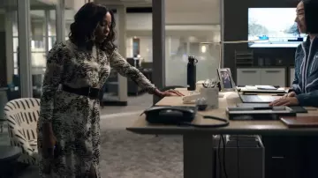Lafayette 148 New York Neil­son Graphite Dress worn by Mia Jordan (Karen Pittman) as seen in The Morning Show (S02E04)