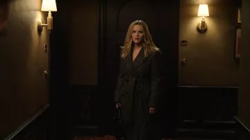 Dolce & Gabbana Mi­cro Tweed Coat worn by Bradley Jackson (Reese Witherspoon) as seen in The Morning Show (S02E05)