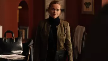 Veronica Beard Shi­anti Jack­et worn by Bradley Jackson (Reese Witherspoon) as seen in The Morning Show (S02E06)