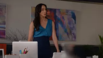 Chelsea28 Hound­stooth Satin Drape Top worn by Kate Foster (Catherine Reitman) as seen in Workin' Moms (S06E13)