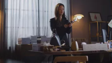 Givenchy Antigona Sugar Medium Tote Bag worn by Hong Cha-yeong (Jeon Yeo-been) as seen in Vincenzo (S01E01)