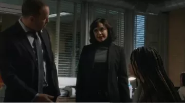 Theory Carissa Blazer worn by Maria Baez (Marisa Ramirez) as seen in Blue Bloods (S14E04)