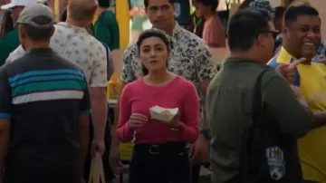 Jersey J Crew Cotton Teddie usado por Lucy Tara (Yasmine Al-bustami) como se ve en NCIS: Hawai'i (S03E06)