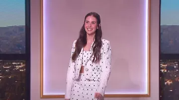 Elie Saab Moon Dot Crop Top porté par Alison Brie dans The Jennifer Hudson Show le 1er avril 2024