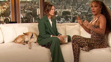 Chaqueta Veronica Beard Kona Dickey usada por Drew Barrymore como se ve en The Drew Barrymore Show el 2 de abril de 2024