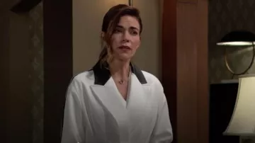 Theo The Label Abrigo de contraste de cuero vegano Circe usado por Victoria Newman (Amelia Heinle) como se ve en The Young and the Restless el 1 de abril de 2024