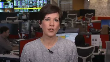 Pull en tricot Zara avec des perles porté par Kelly Cobiella comme on le voit dans Aujourd’hui le 2 avril 2024