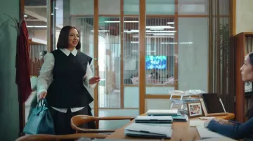 Hermes Birkin Handbag Vert Clair Ardennes With Gold Hardware worn by Molly Novak (Maya Rudolph) as seen in Loot (S02E01)