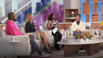 Sandales Chloé Rebecca portées par Amanda Kloots dans The Talk le 29 mars 2024