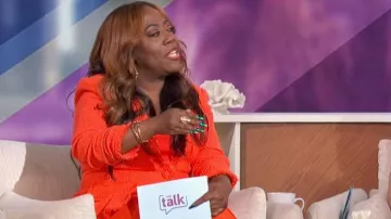 Cinq à Sept Khloé Boucle Blazer usado por Sheryl Underwood como se ve en The Talk el 2 de abril de 2024