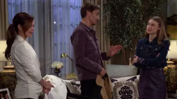 Falda de piel sintética Susana Monaco usada por Claire Grace (Hayley Erin) como se ve en The Young and the Restless el 2 de abril de 2024