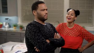Le sweat léopard noir Ovadia & Sons d'Andre John­son (An­thony An­der­son) dans Black-ish S03E09