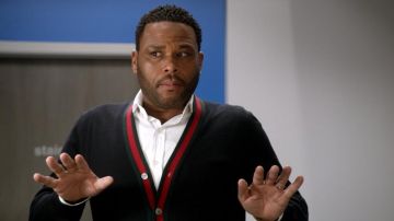 Cardigan de lana azul oscuro de Andre Johnson (Anthony Anderson) en negro S03E04