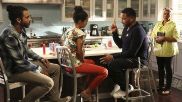 Suéter bordado de Andre Johnson (Anthony Anderson) Like Boys with Hearts en negro S03E02
