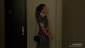 El vestido de lunares negros Altuzarra de Liza Miller (Sutton Foster) en Younger S03E12