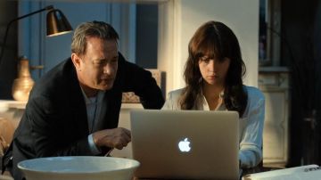 The Apple Macbook 15 Dr. Sienna Brooks (Felicity Jones) in Inferno
