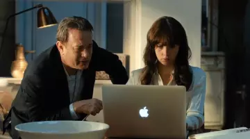 The Apple Macbook 15 Dr. Sienna Brooks (Felicity Jones) in Inferno