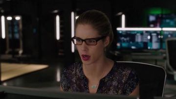 Le top à fleurs Joie de Felicity Smoak (Emily Bett Rickards) dans Arrow S05E09