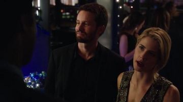 La robe Pamela Alice + Olivia de Felicity Smoak (Emily Bett Rickards) dans Arrow S05E09