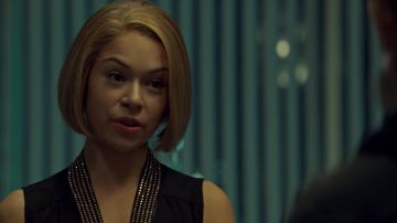 The blouse Michael Kors of Rachel Duncan (Tatiana Maslany) in Orphan Black SO2E01
