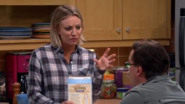 The crackers Almond Nut Thins Penny (Kaley Cuoco) in The Big Bang Theory S09E14
