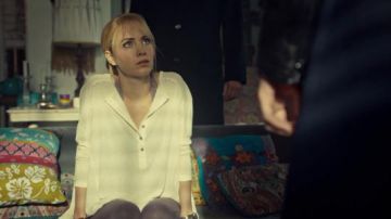 Chaqueta blanca clara y fina de Shay (Ksenia Solo) en Orphan Black S03E09