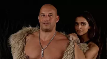 Le collier à pendentif aile porté par Xander Cage / xXx (Vin Diesel) dans le film XxX : Reactivated
