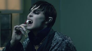 L'authentique dentition et la brosse à dents de Barnabas Collins (Johnny Depp) dans Dark Shadows