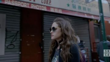 Camiseta sin mangas Chaser de Darlene (Carly Chaikin) en Mr. Robot S02E04