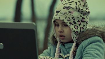 The hood "tigress" Kira Manning (Skyler Wexler) in Orphan Black S02E05