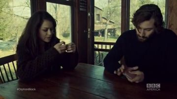 The gilet Diesel of Sarah Manning (Tatiana Maslany) in Orphan Black S02E03