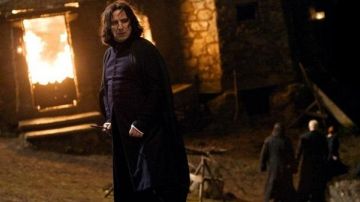 La capa de Severus Snape (Alan Rickman) en Harry Potter y las Reliquias de la Muerte