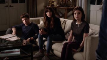 Les Adidas Stan Smith de Spencer Hastings (Troian Bellisario) dans Pretty Little Liars S07E01
