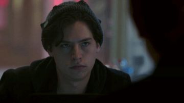 Le bonnet de Forsythe P. Jones / Jughead (Cole Sprouse) dans Riverdale