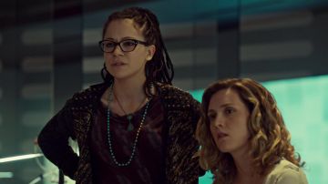 La robe See by Chloe bordeaux de  Cosima Niehaus (Tatiana Maslany) dans Orphan Black S02E05