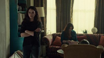 Le pull Urban Outfitters de Sarah Manning (Tatiana Maslany) dans Orphan Black S02E08