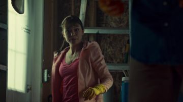 Le sweatshirt rose à capuche Lululemon de Alison Hendrix (Tatiana Maslany) dans Orphan Black