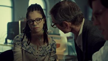 Le pull / henley Free People de Cosima Niehaus (Tatiana Maslany) dans Orphan Black S02E09