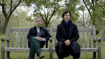 El abrigo Belstaff Milford de Sherlock Holmes (Benedict Cumberbatch) en Sherlock S03E02