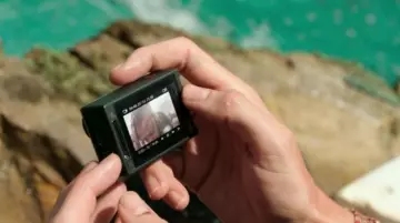The camera GoPro of Nancy Adams (Blake Lively) in The Shallows (Instinct of survival)