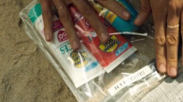 Protectores solares Banana Boat por Nancy Adams (Blake Lively) en The Shallows (Survival Instinct)