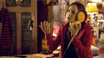 The phone in the shape of a hamburger Juno MacGuff (Ellen Page) in Juno