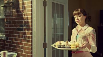 Camisa con estampado floral Ted Baker de Alison Hendrix (Tatiana Maslany) en Orphan Black