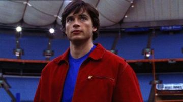 Chaqueta roja de Clark Kent (Tom Welling) en Smallville